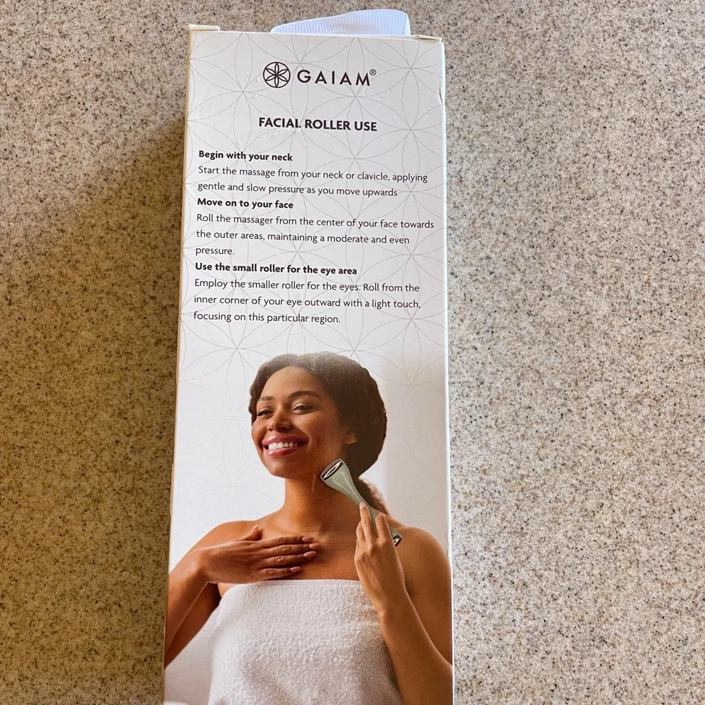 GAIAM Dual-Ended Metal Facial Roller in Sage